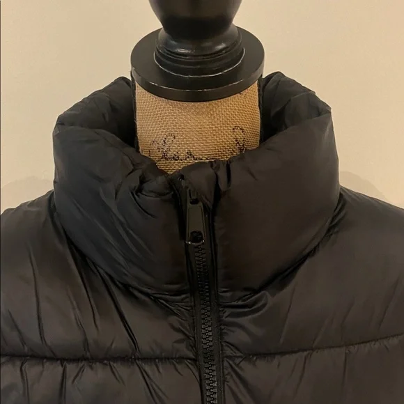 H&M Black Puffer Vest - Picture 2 of 9